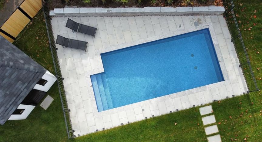 Piscine de luxe moderne